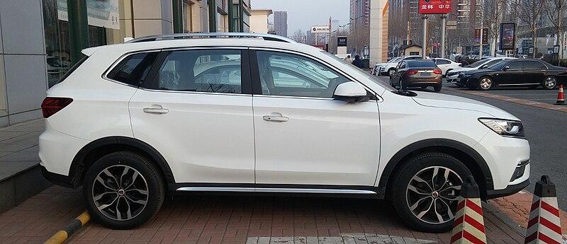 File:Roewe RX5 03 China 2017-03-19.jpg